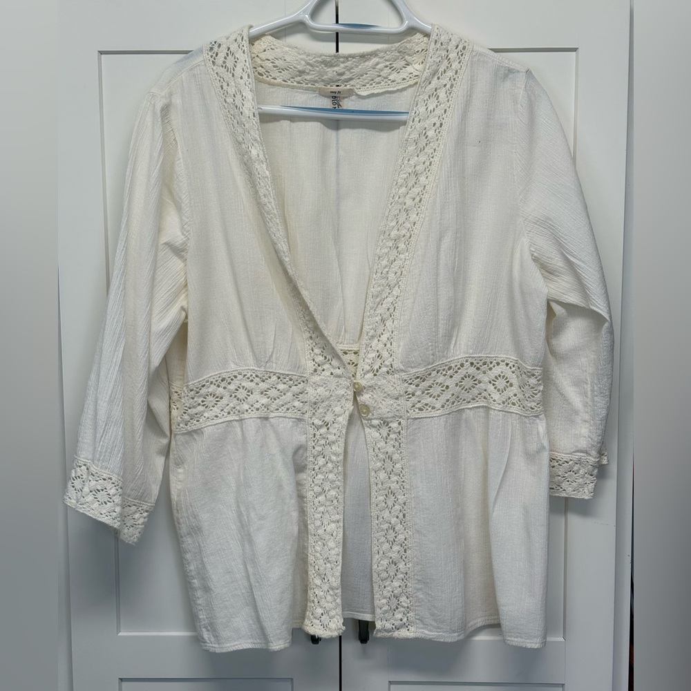 Old Navy, ladies white gauze open front blouse. No size